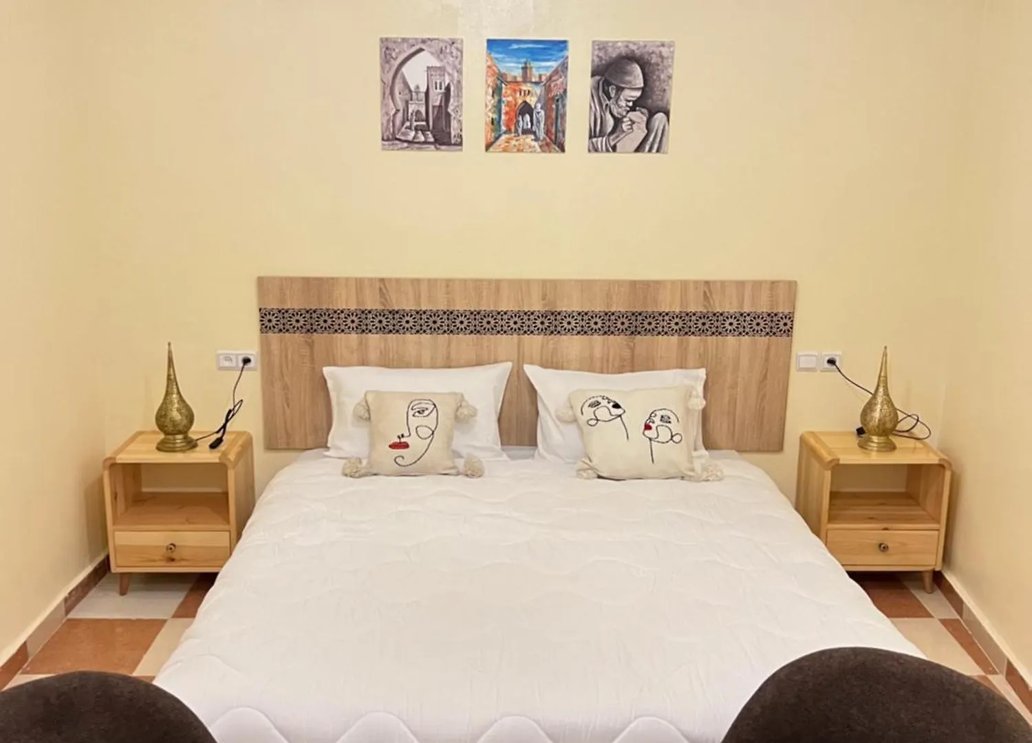 Habibi Riad&Hostel contacts